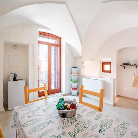 Domus Fisculi A - Stone Vaults & Local Charm Fasano
