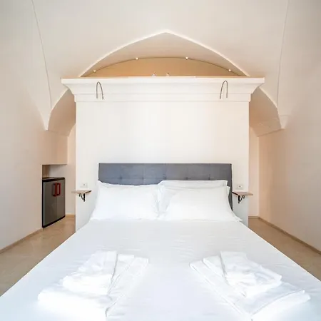 Domus Fisculi A - Stone Vaults & Local Charm Vakantiehuis *