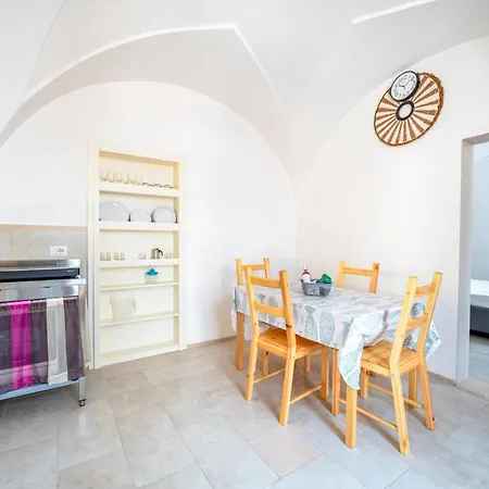 Vakantiehuis Domus Fisculi A - Stone Vaults & Local Charm Fasano