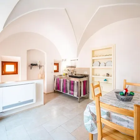 Semesterbostad Domus Fisculi A - Stone Vaults & Local Charm